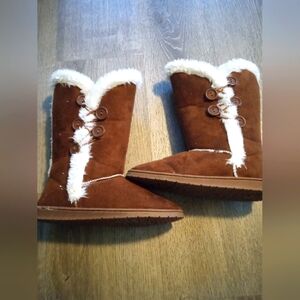 Dawgs Brown Faux Fur Buttoned Women's Boots